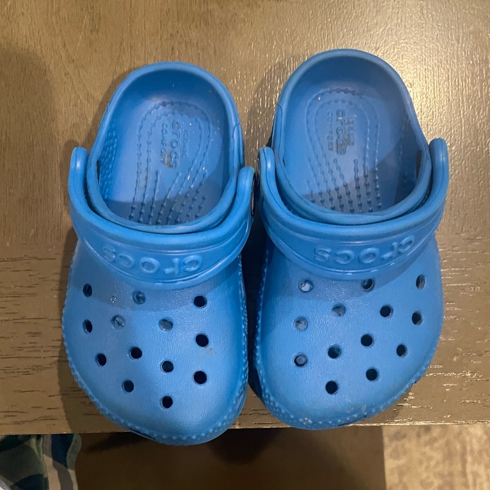 Croc size 6 toddler.